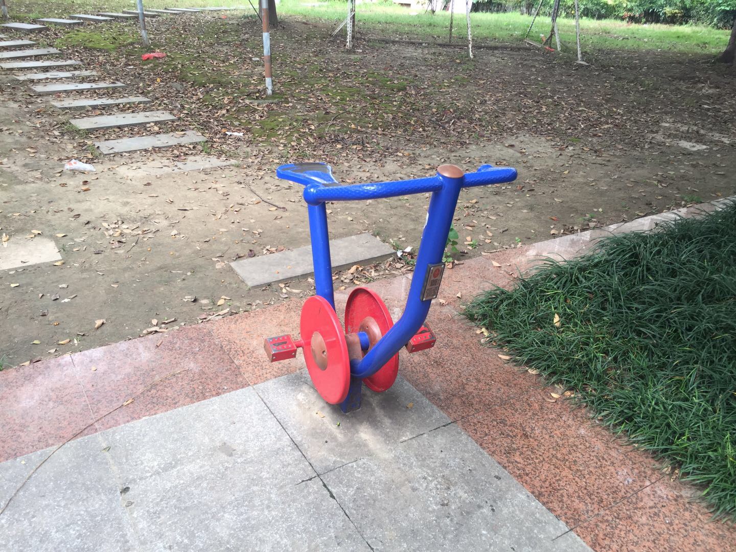 直立健身車