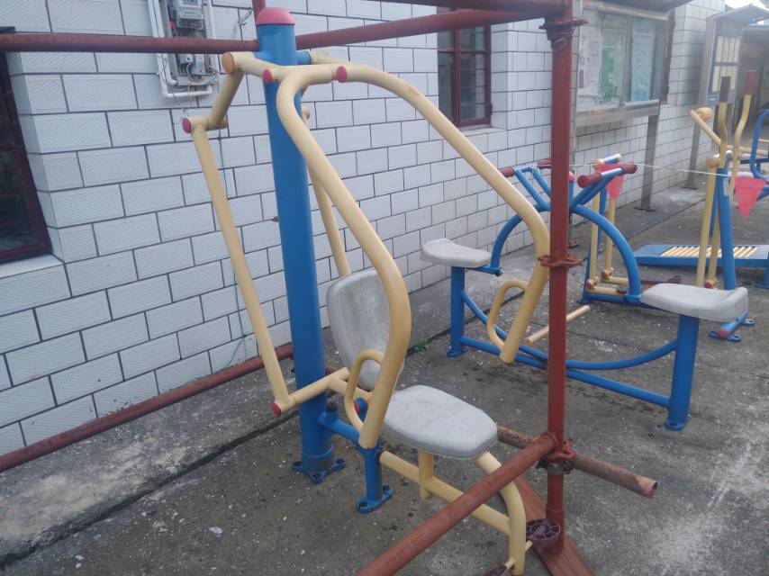 自重推胸器