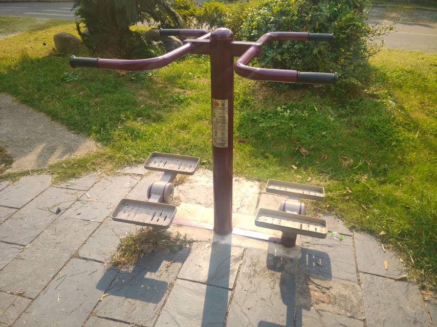 扭腰踏步機