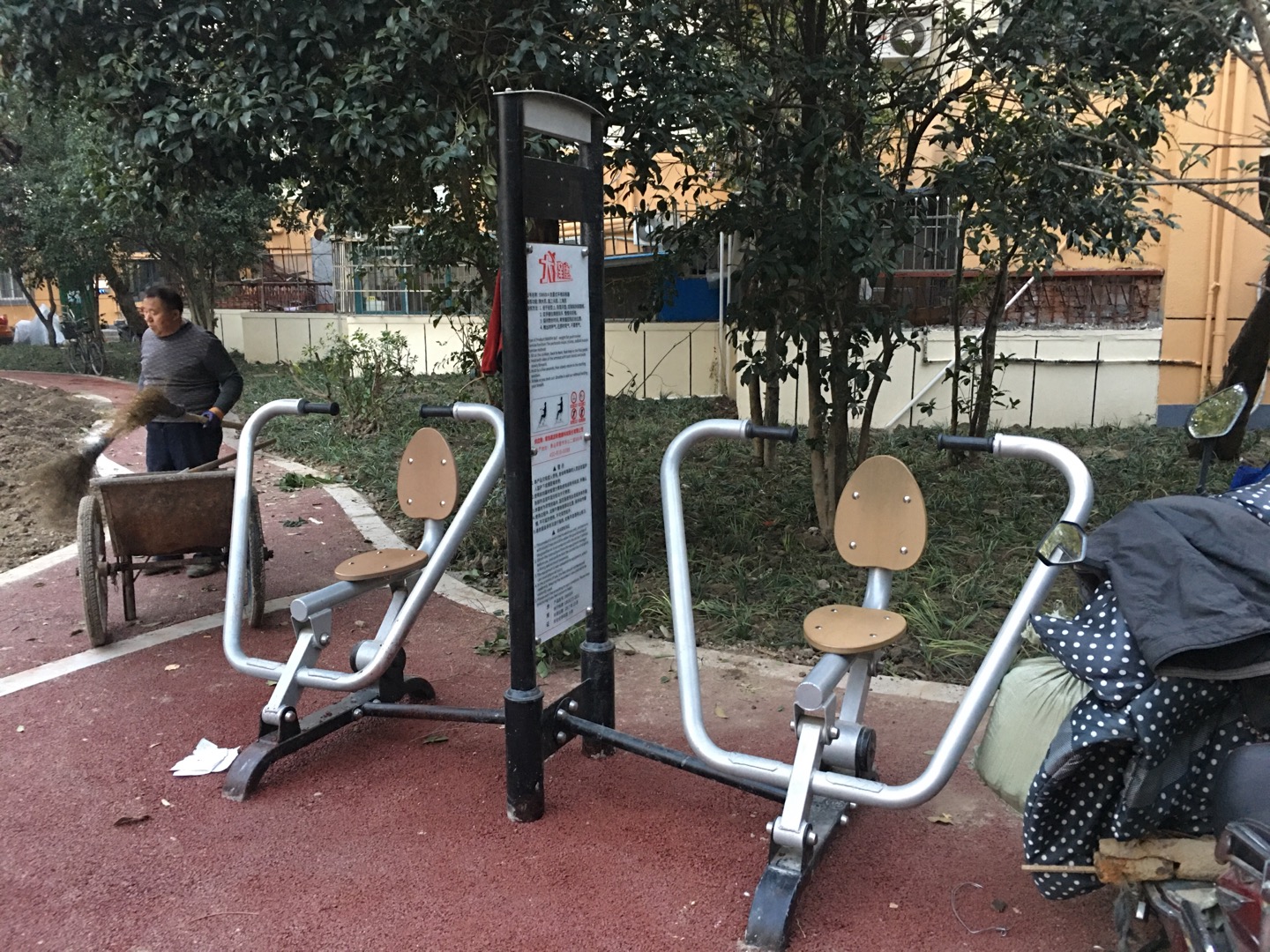 自重式平推訓練器