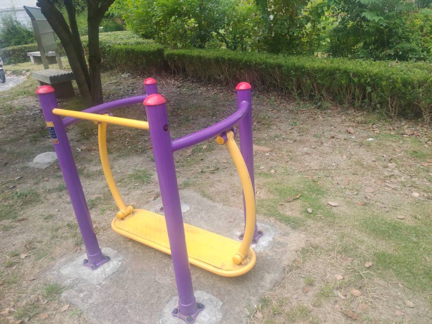 晃板健身器