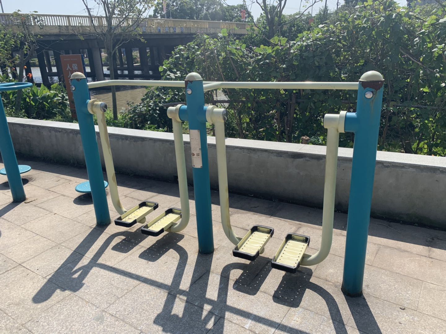 雙位太空漫步機