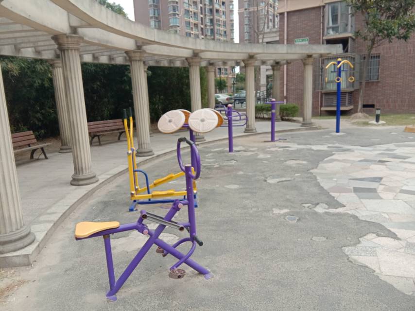 東都晚霞路715弄156號西側健身路徑
