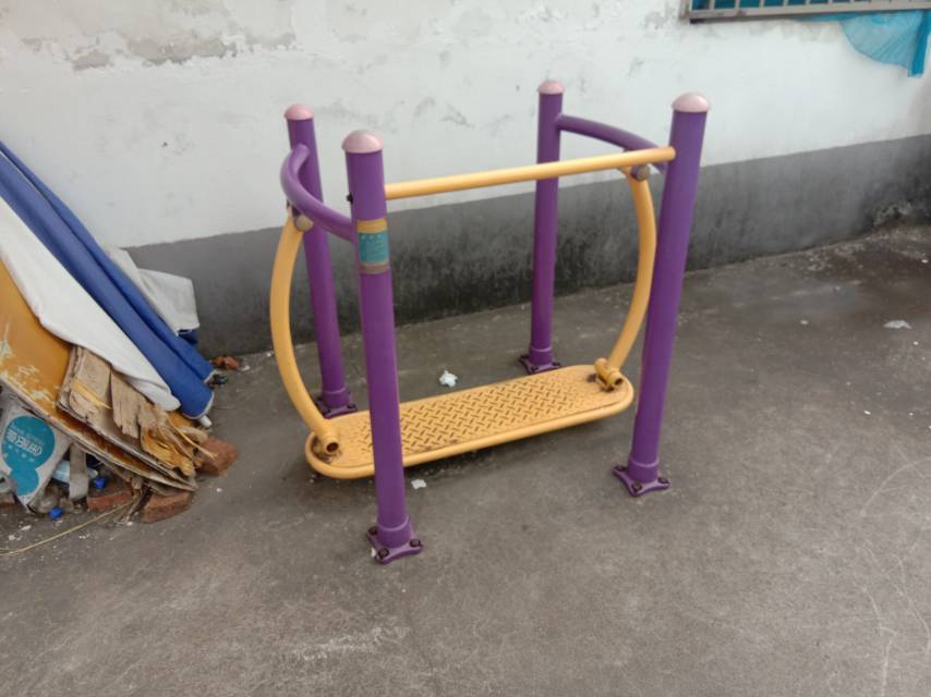 晃板健身器