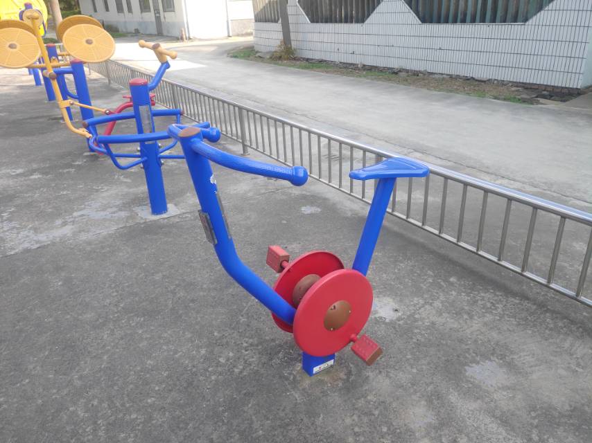 直立健身車