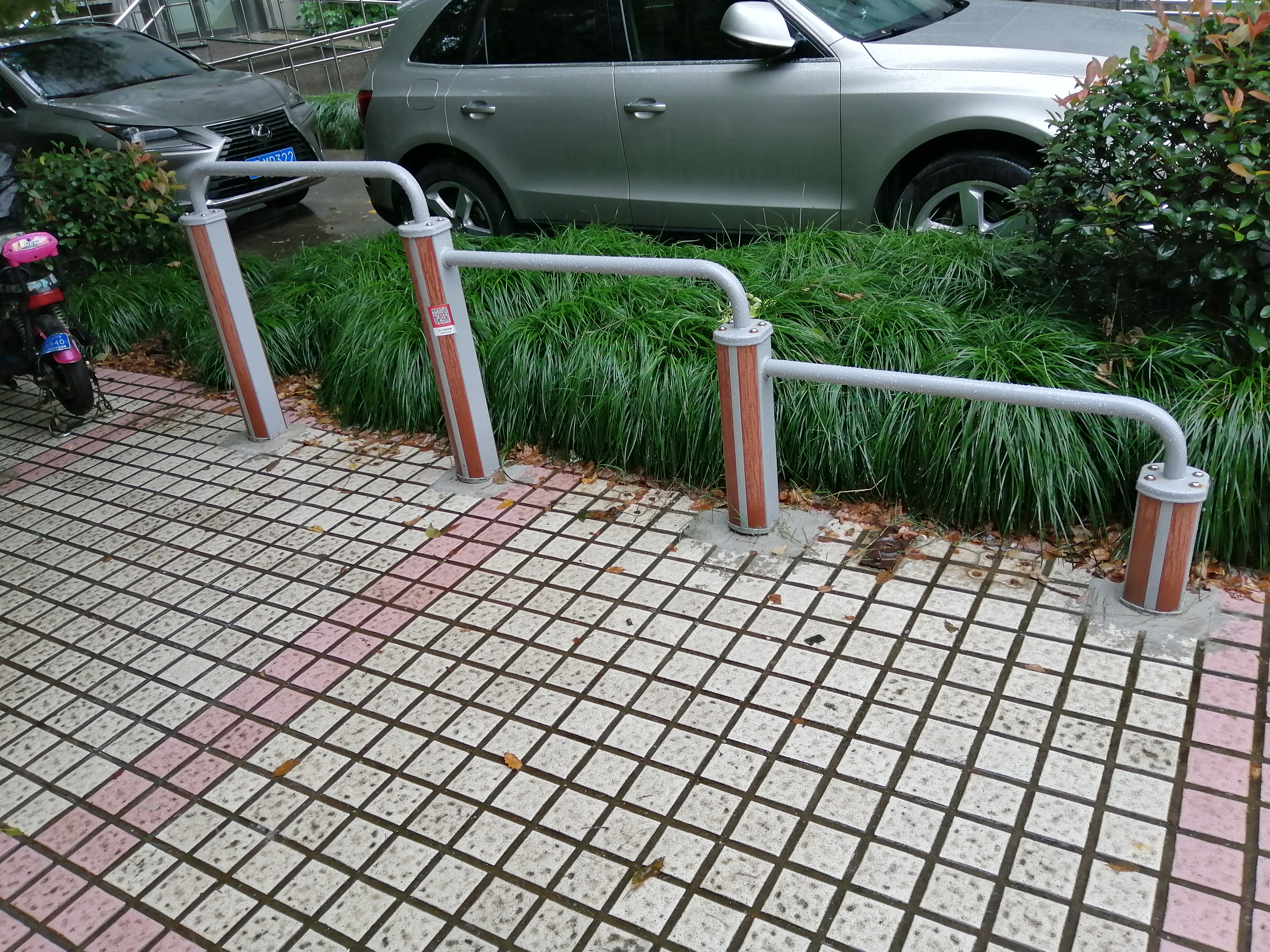 彈震壓腿器