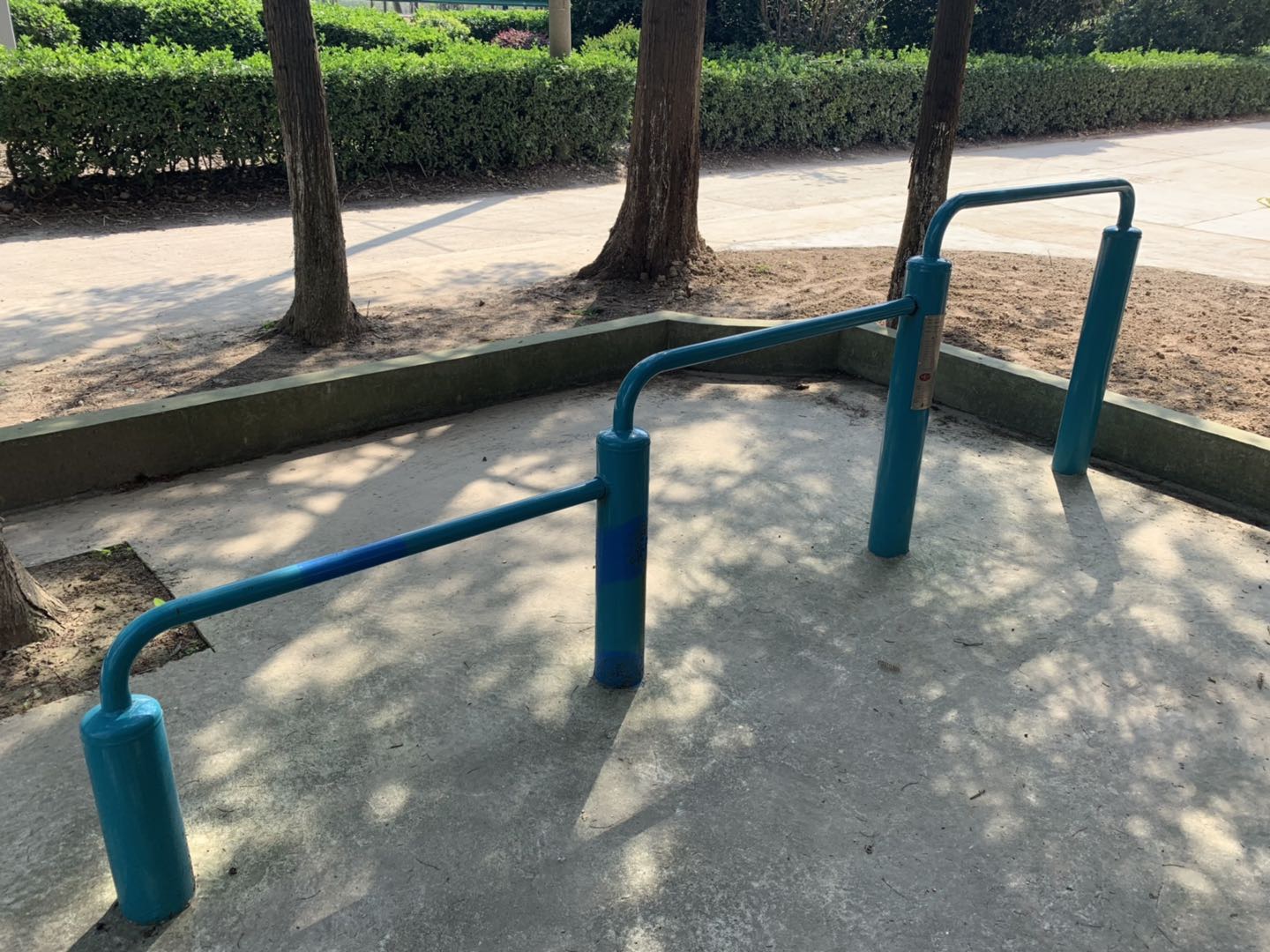 彈震壓腿器