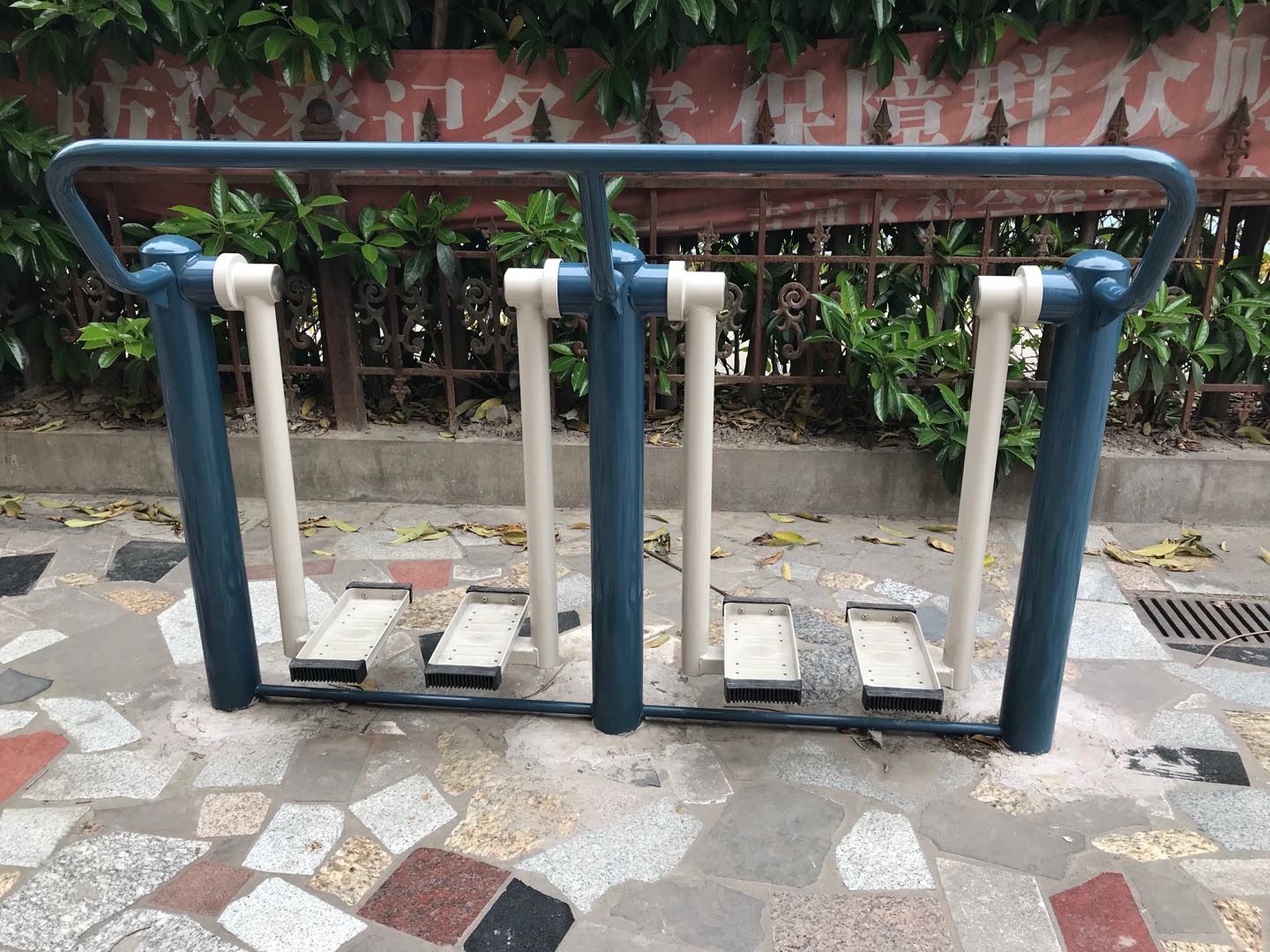 二位太空漫步機