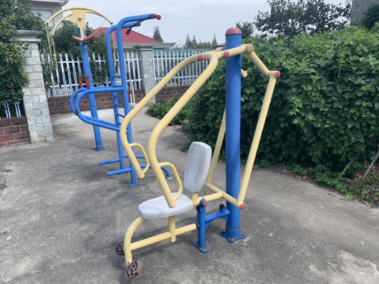 自重拉胸器