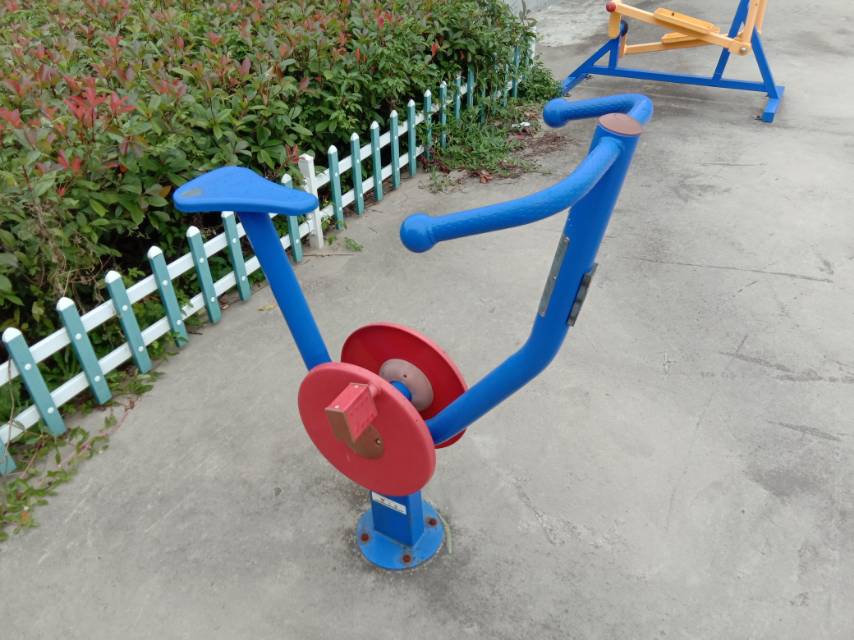 直立健身車