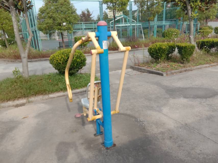 自重推胸器