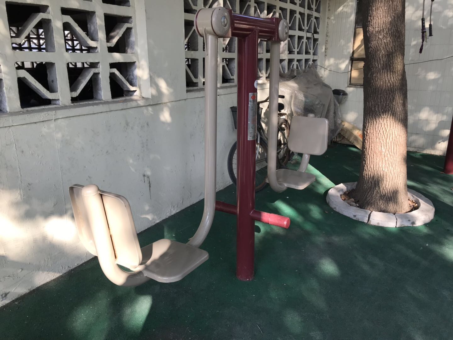 雙人坐蹬器