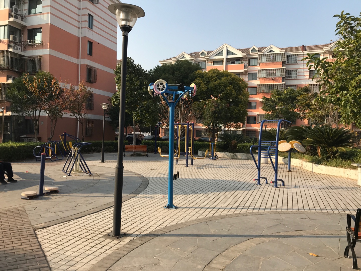 鄧鎮一居施鎮路255弄33號后健身路徑