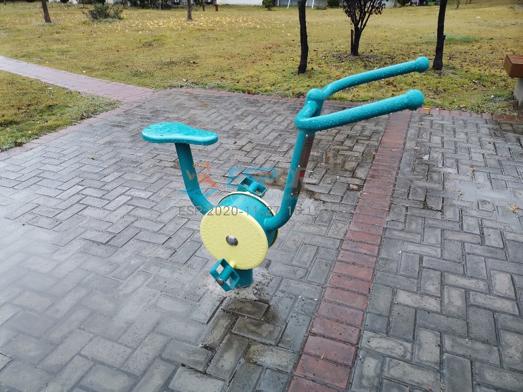 臥式健身車