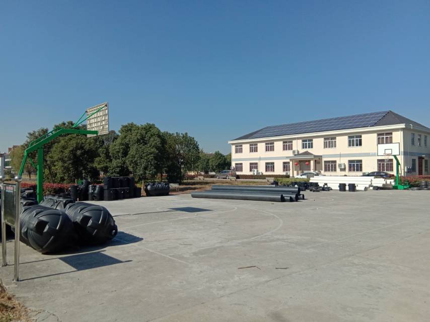 立新村衛生室西籃球場