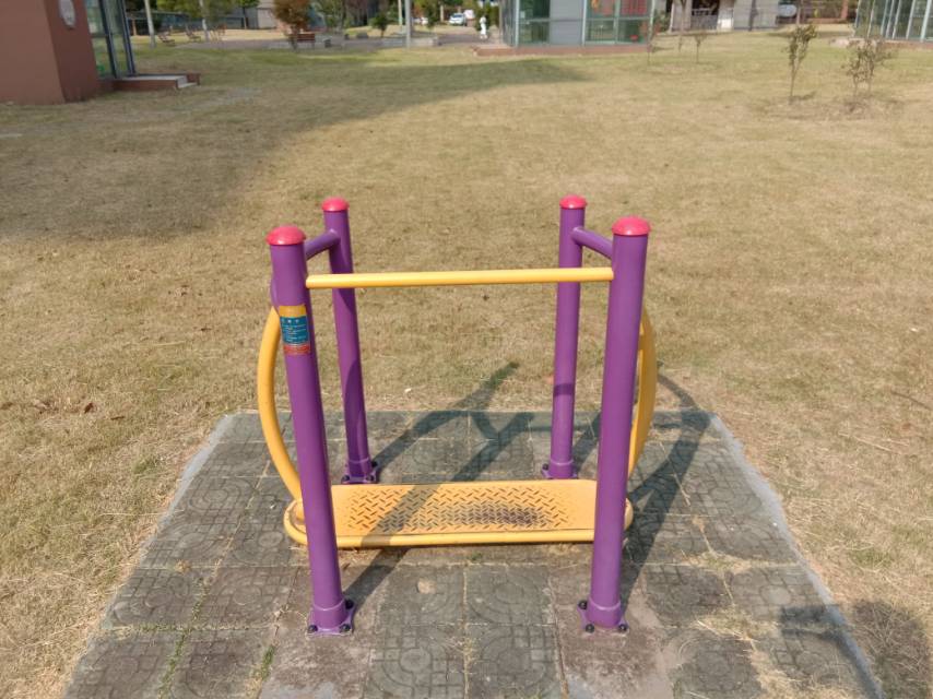 晃板健身器