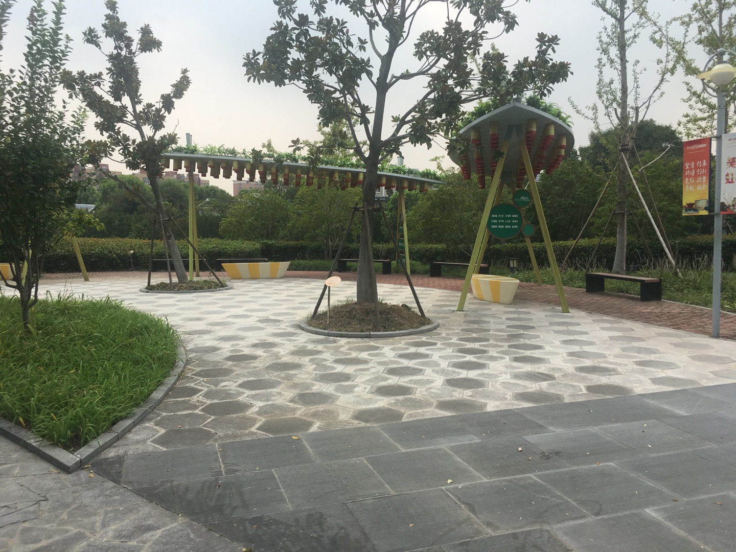 虹橋鎮河濱綠地健身步道