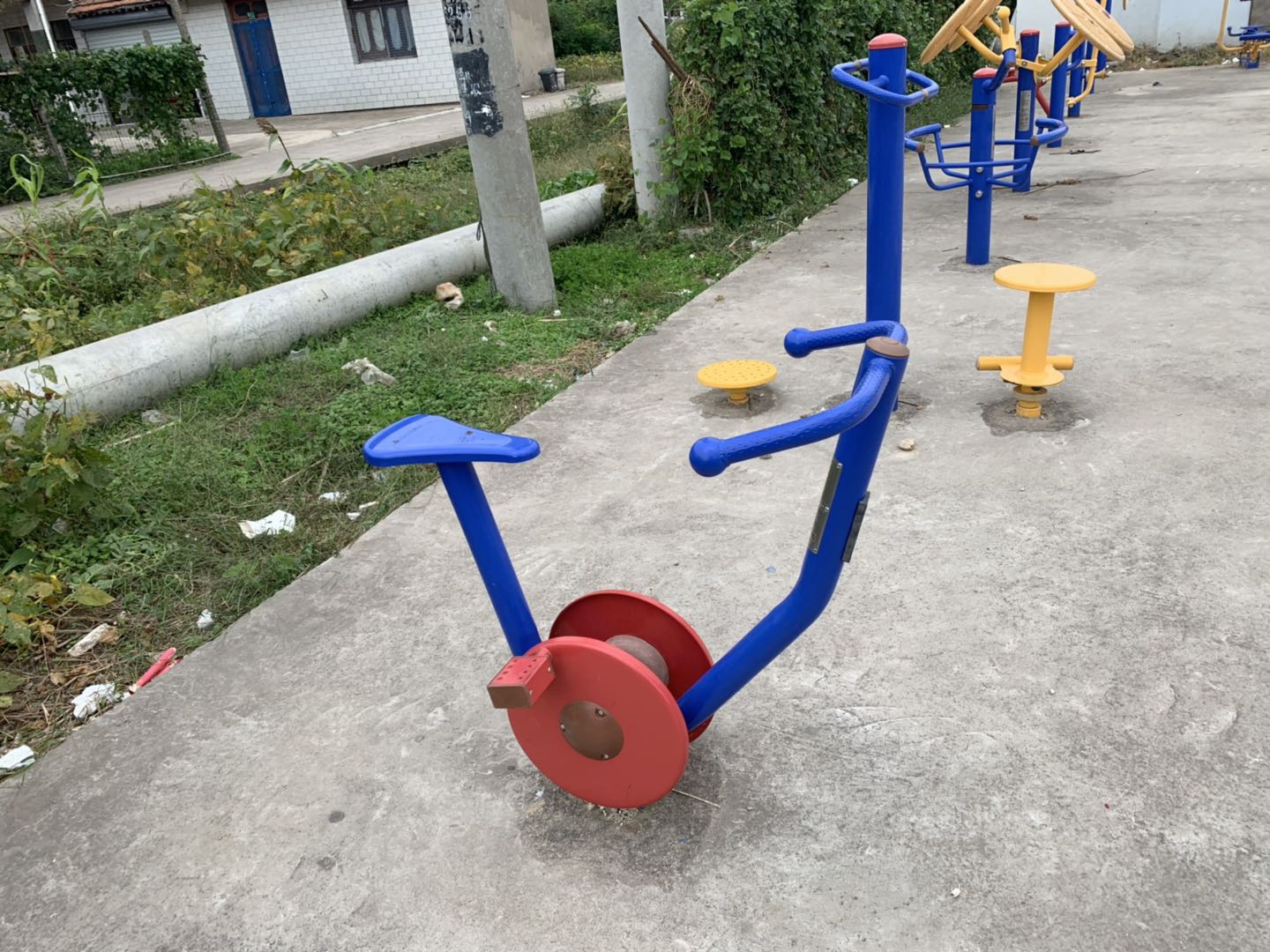 直立健身車