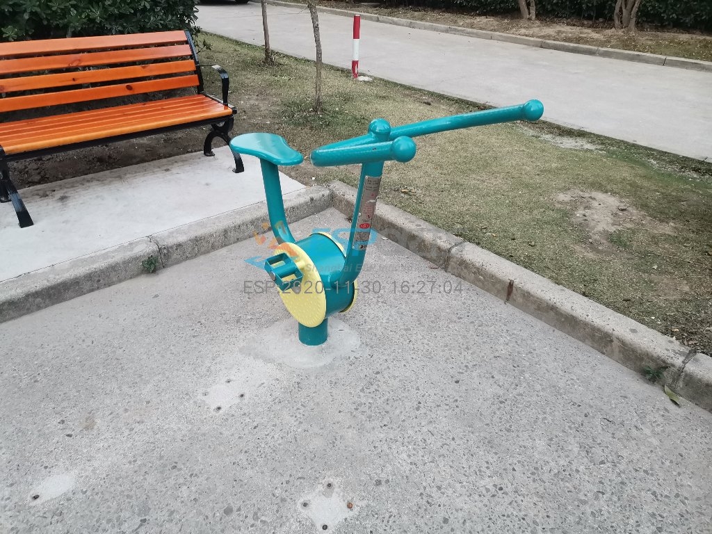 臥式健身車
