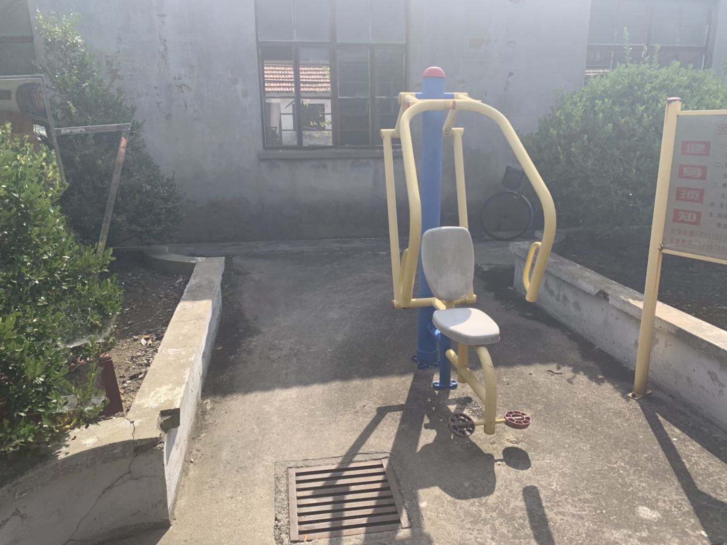 自重拉胸器