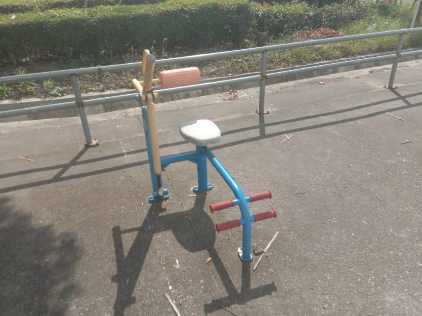 腹背鍛煉器