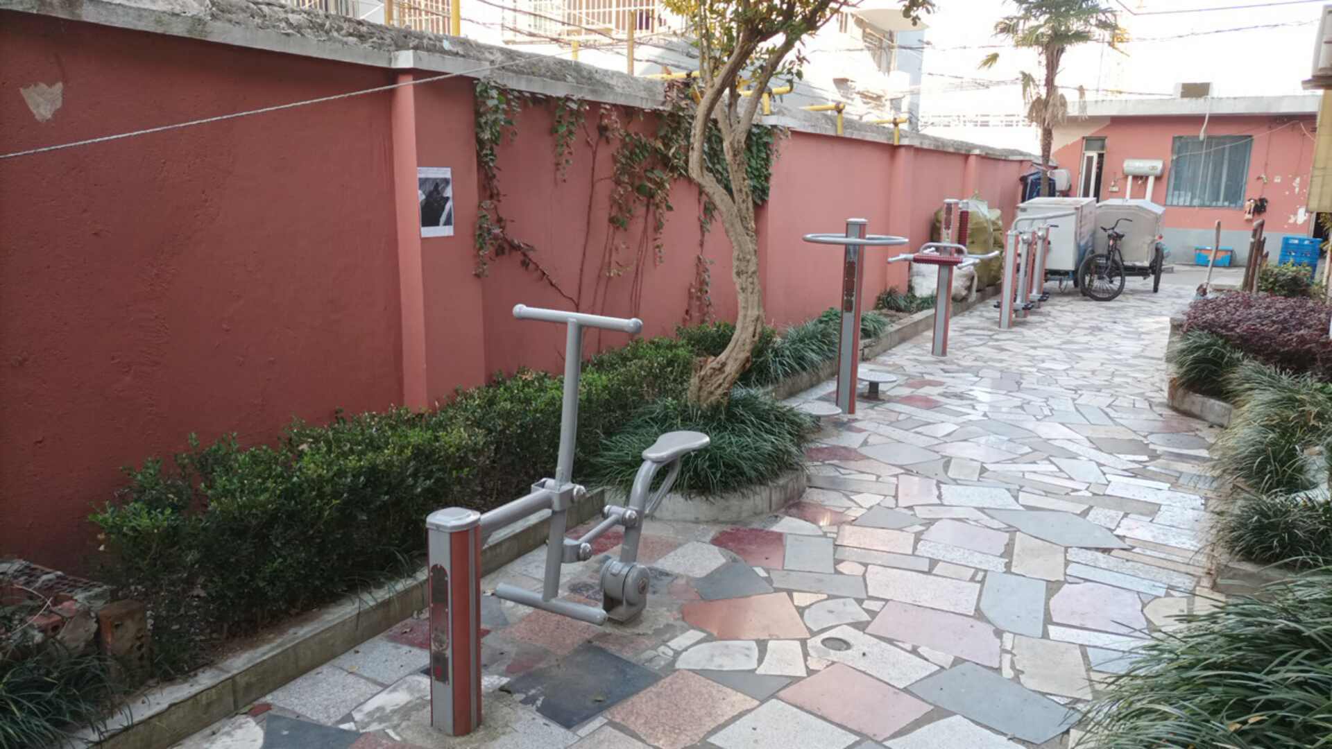 石泉街道洵一居委洵益小區健身苑點