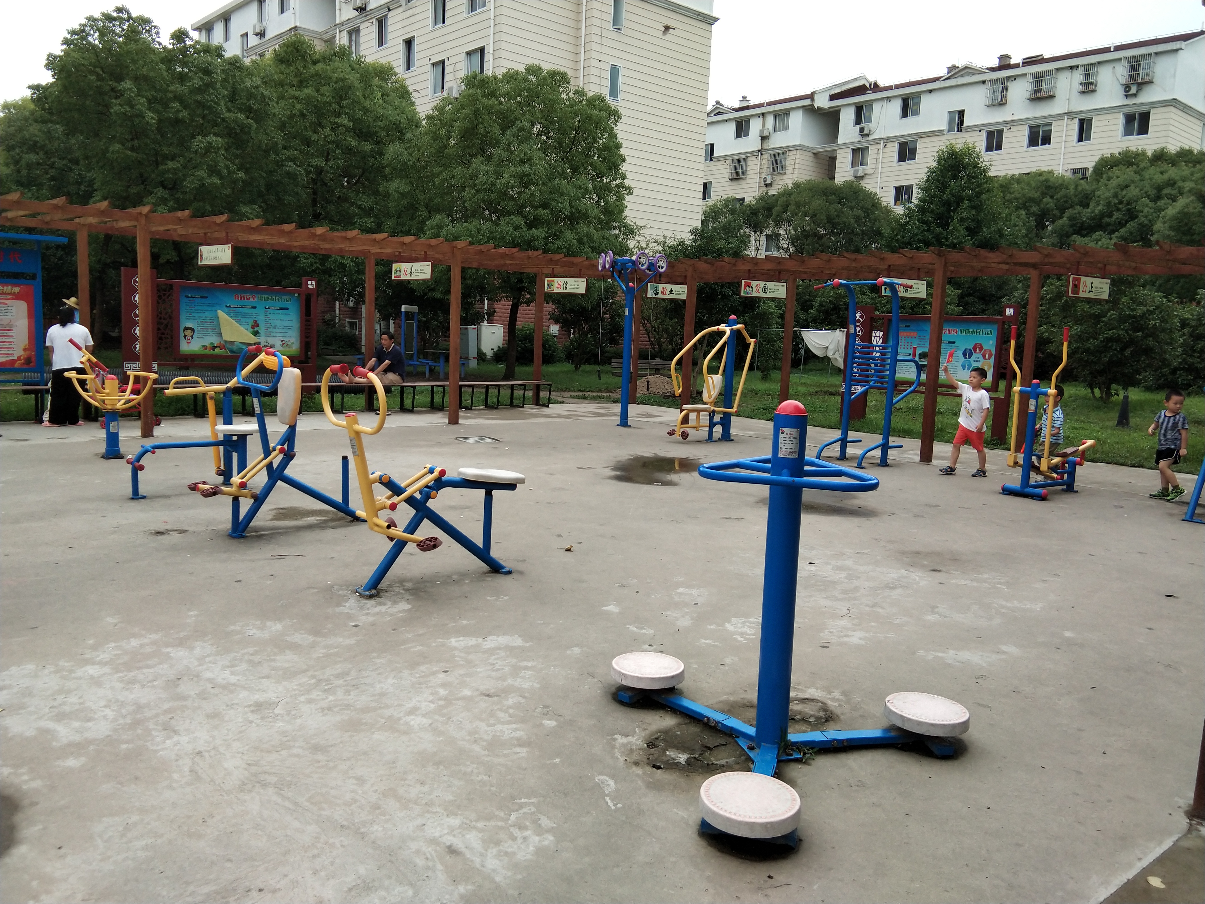 陳灣小區市民益智健身苑點