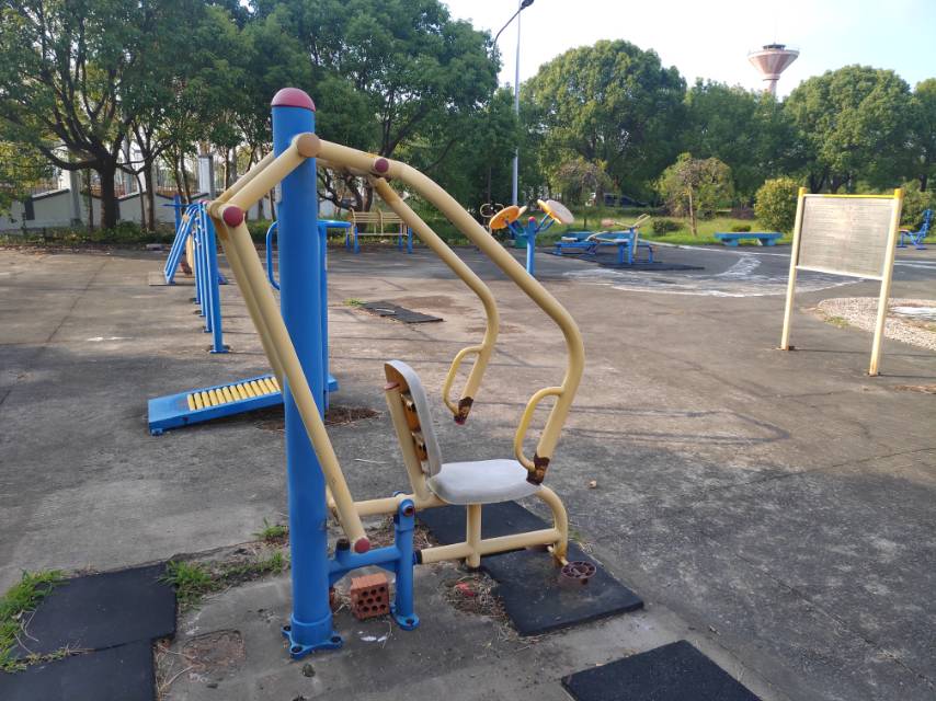 自重推胸器