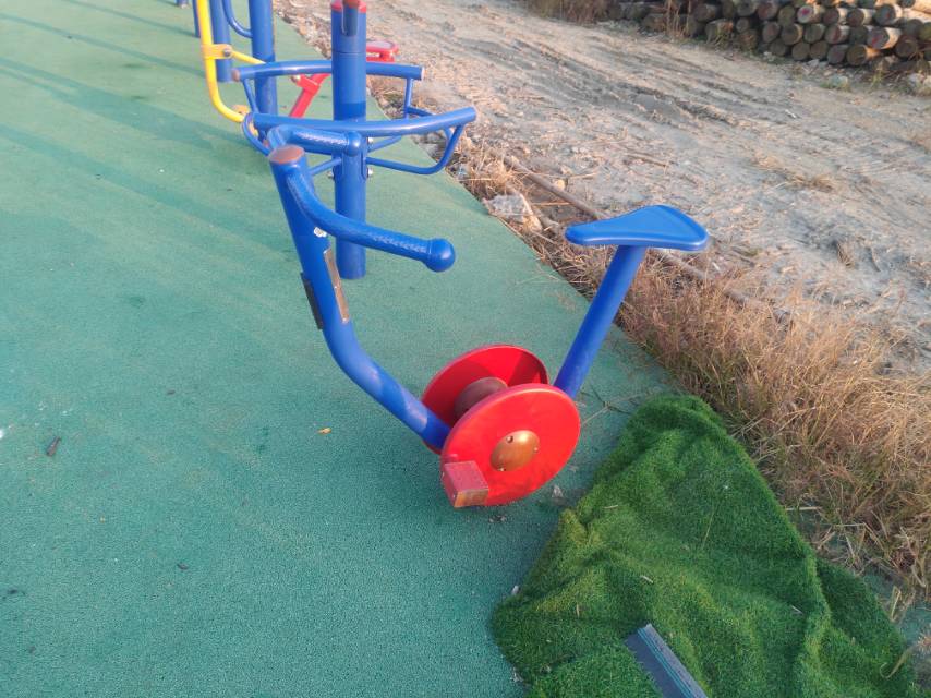 直立健身車