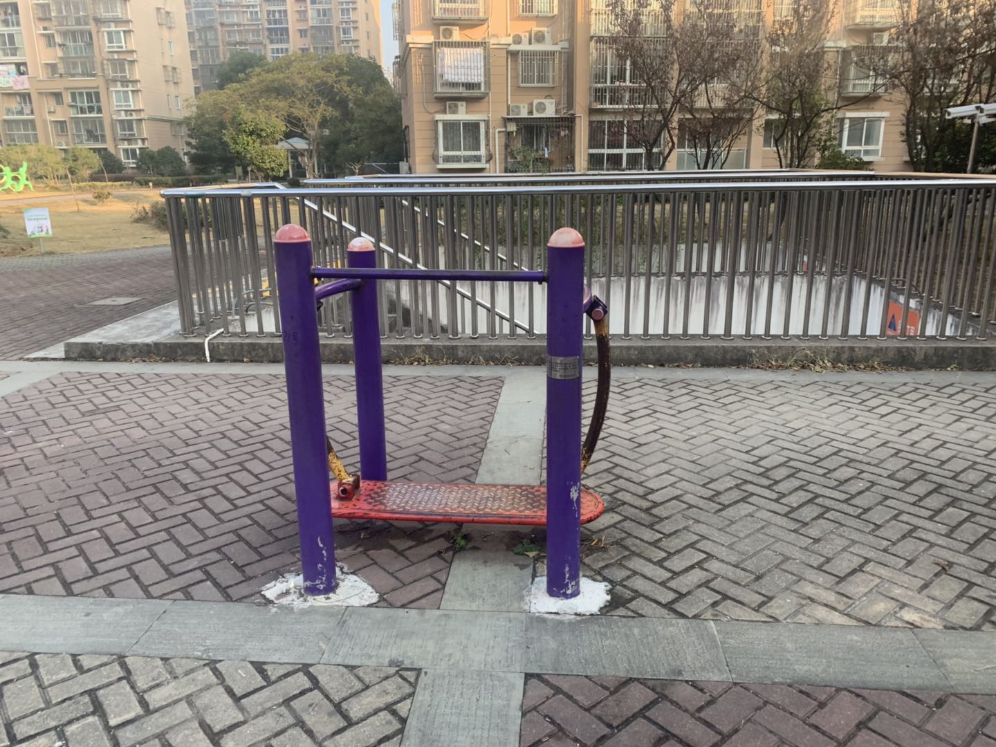 晃 板