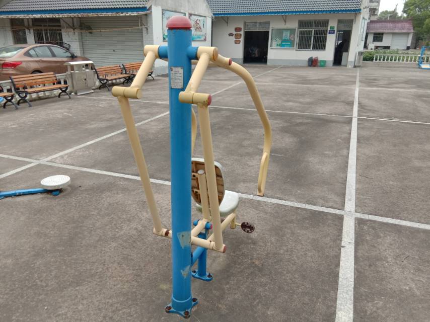 自重推胸器