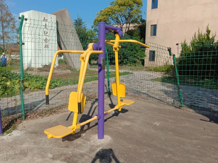 坐推坐拉器