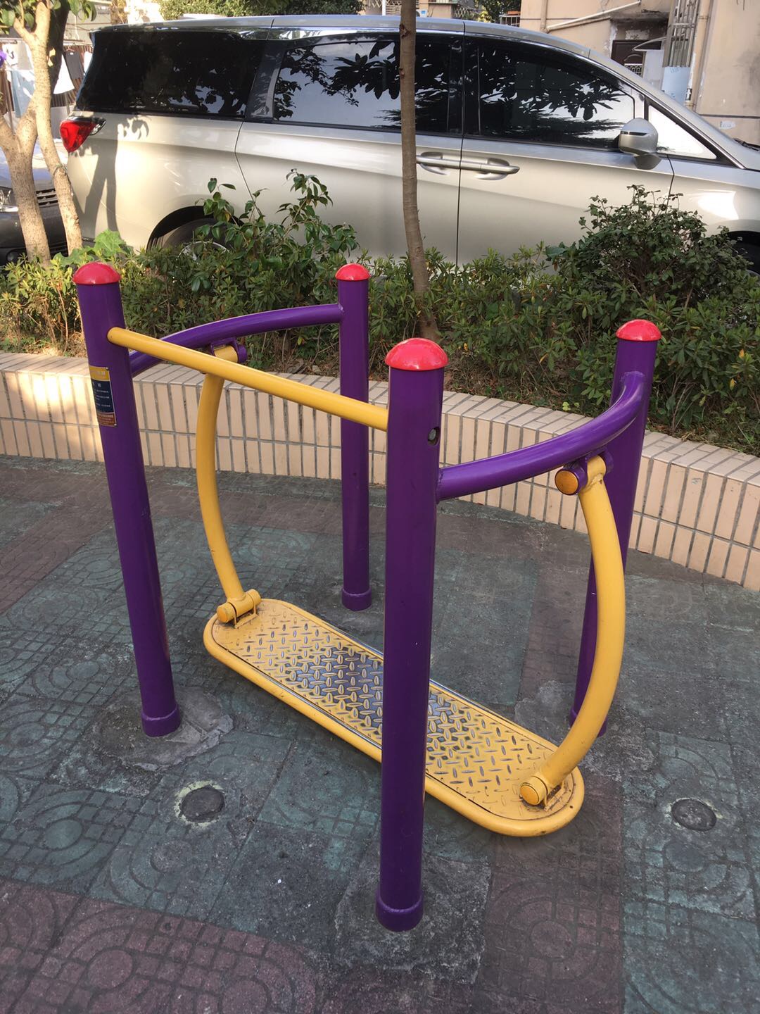 晃板健身器