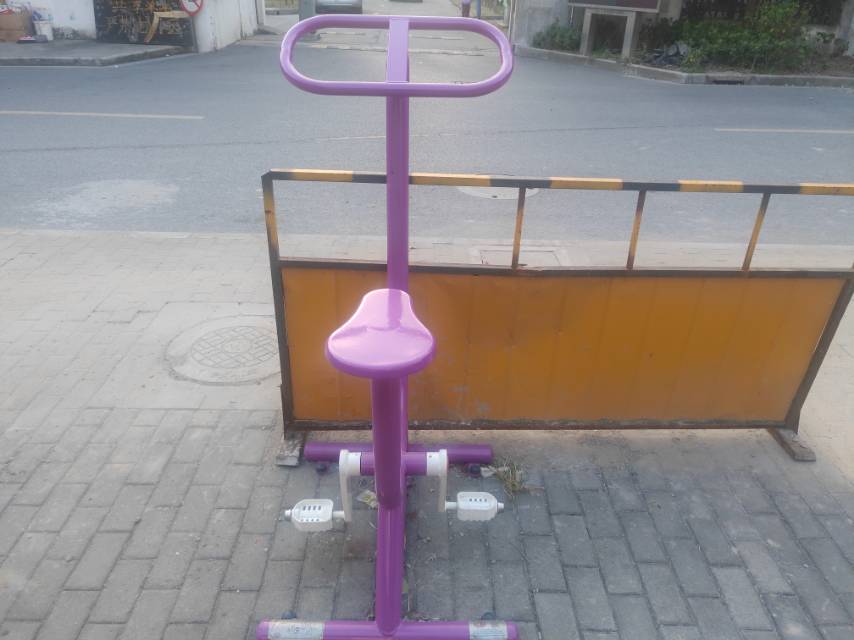 直立健身車