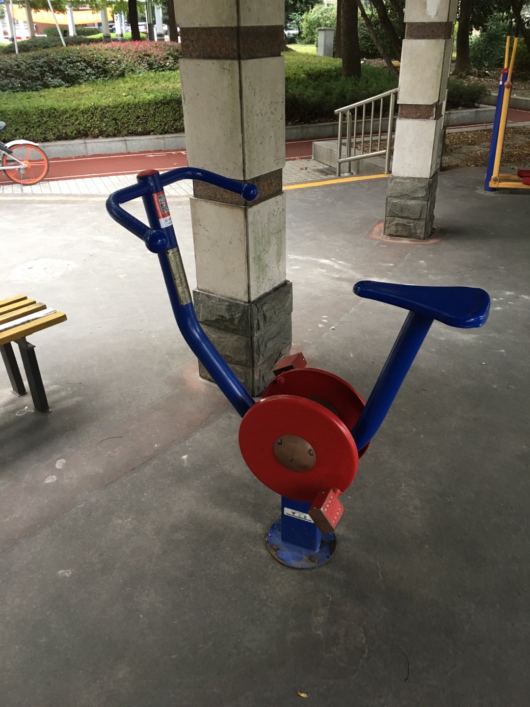直立健身車