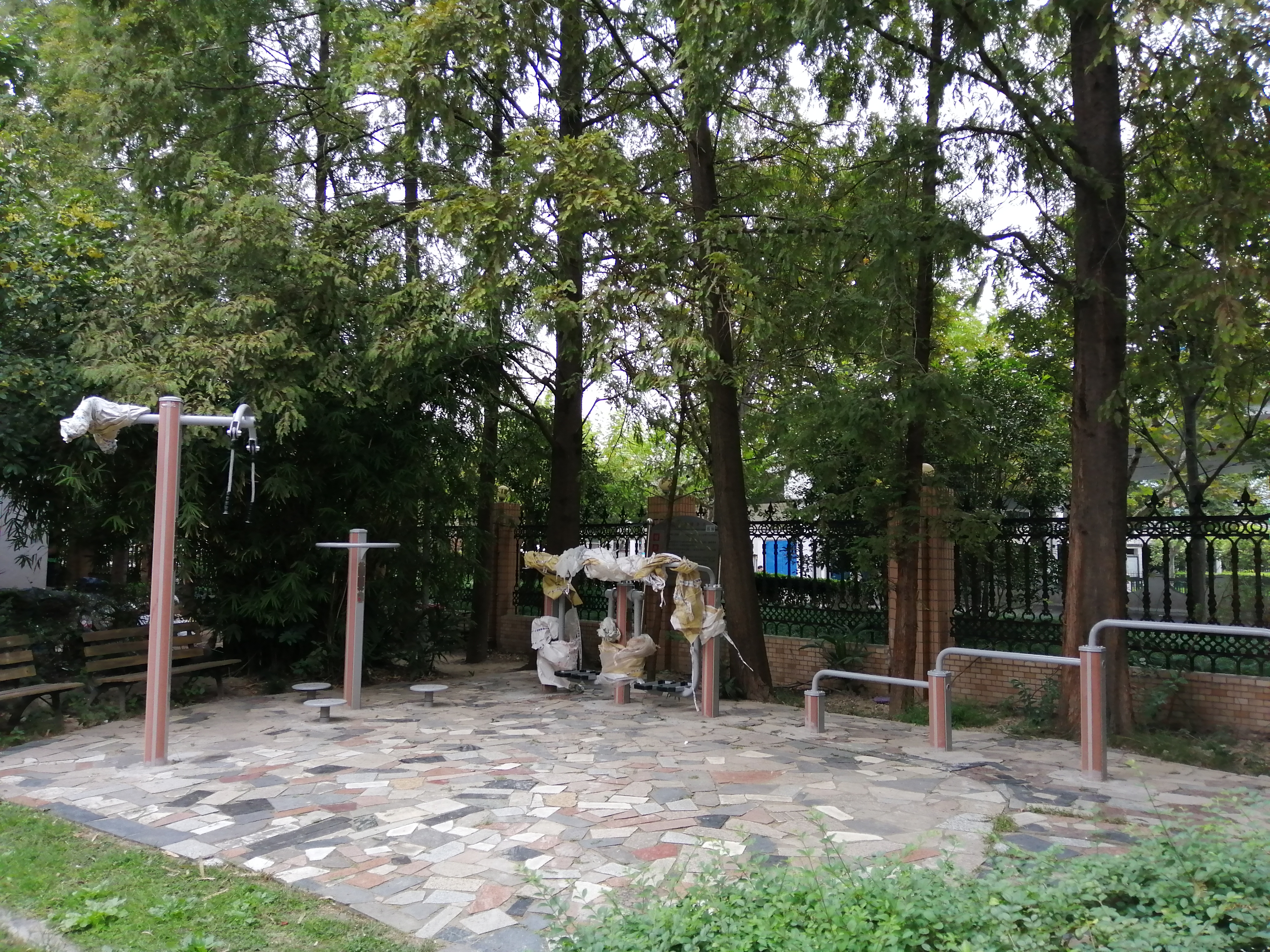 甘泉街道志丹苑小區(qū)自建健身苑點