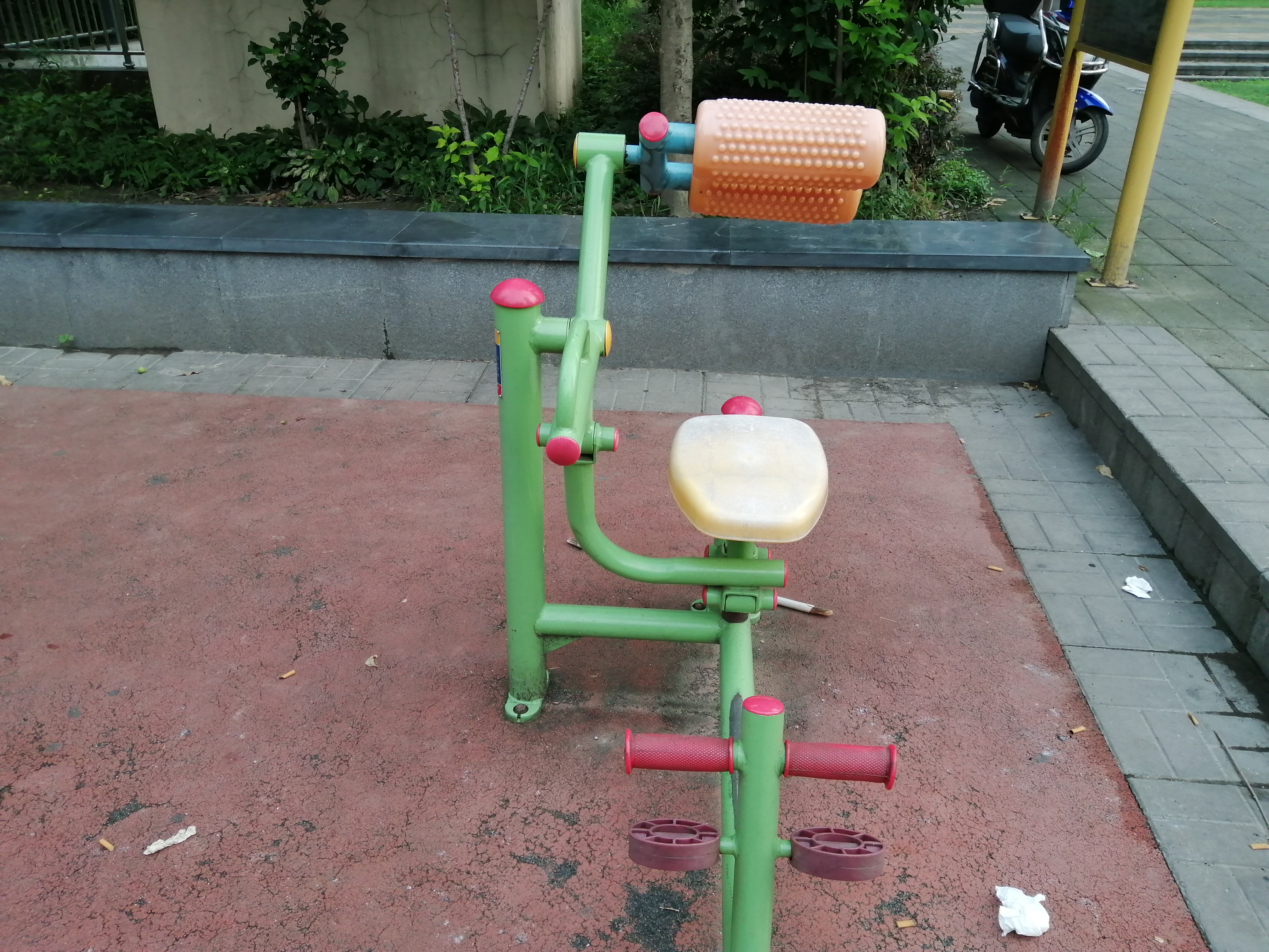 腹背鍛煉器