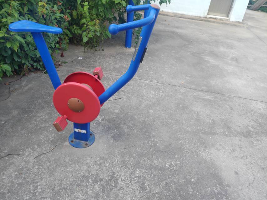 直立健身車