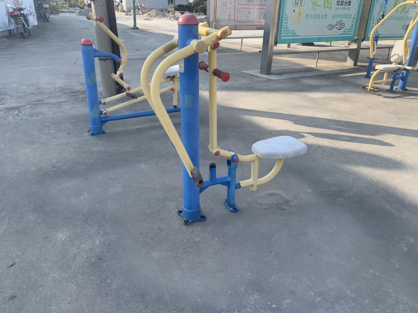 自重蹬腿器