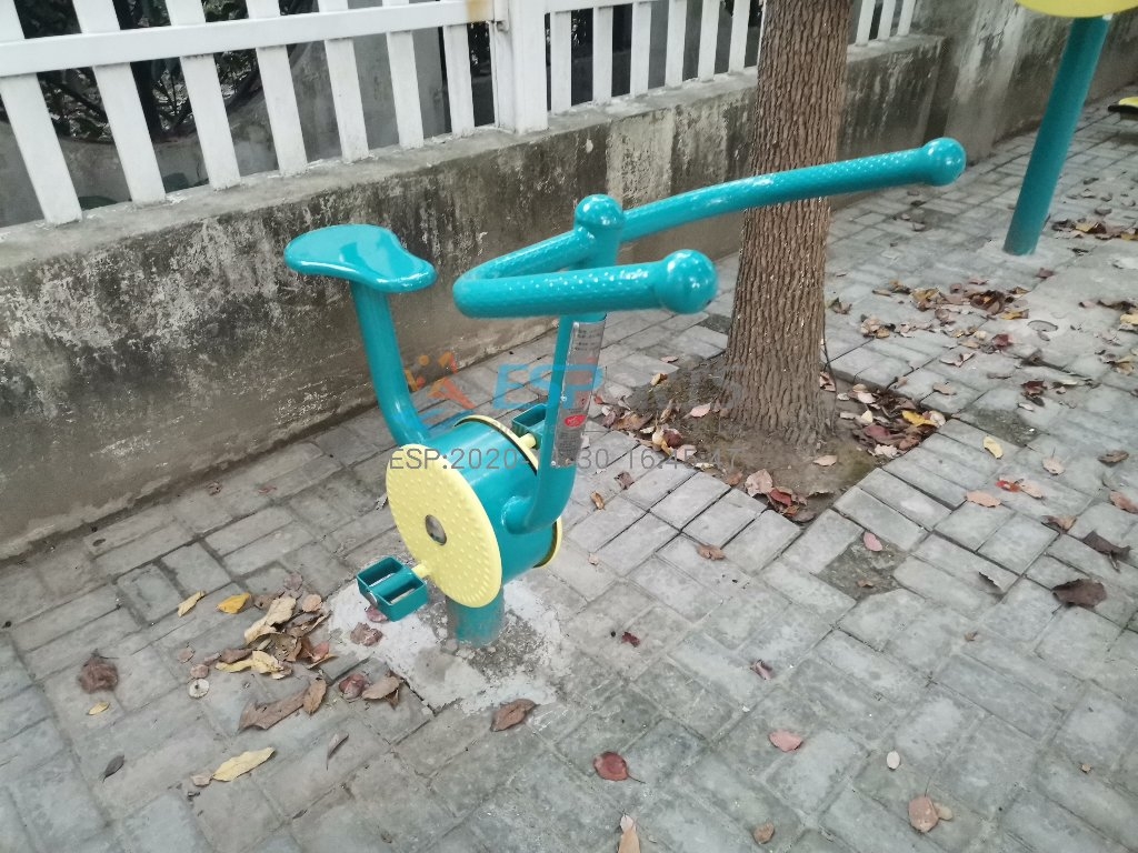 臥式健身車