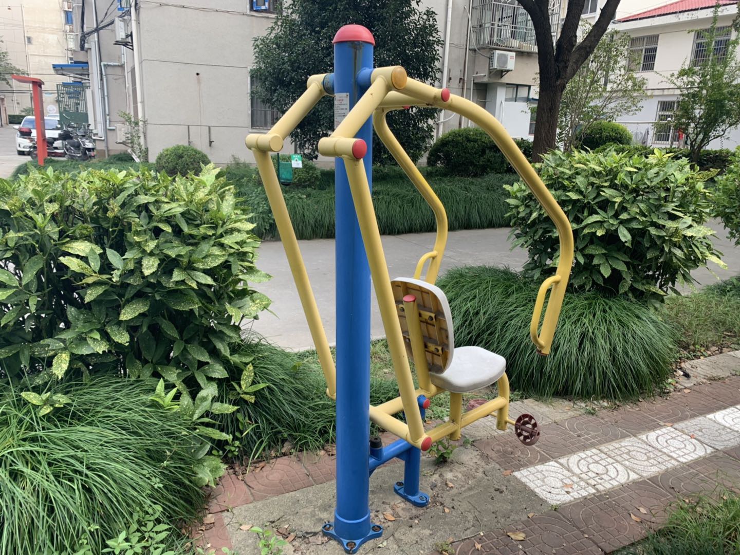 自重拉胸器