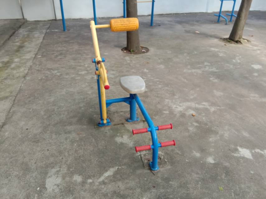 腹背鍛煉器