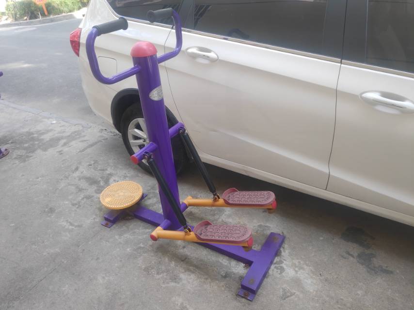 扭腰踏步機