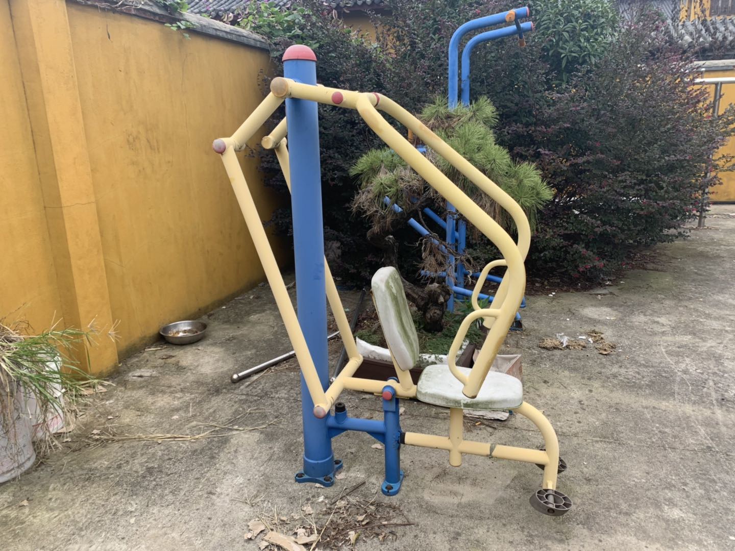 自重拉胸器