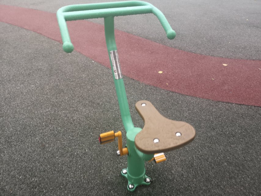 直立健身車