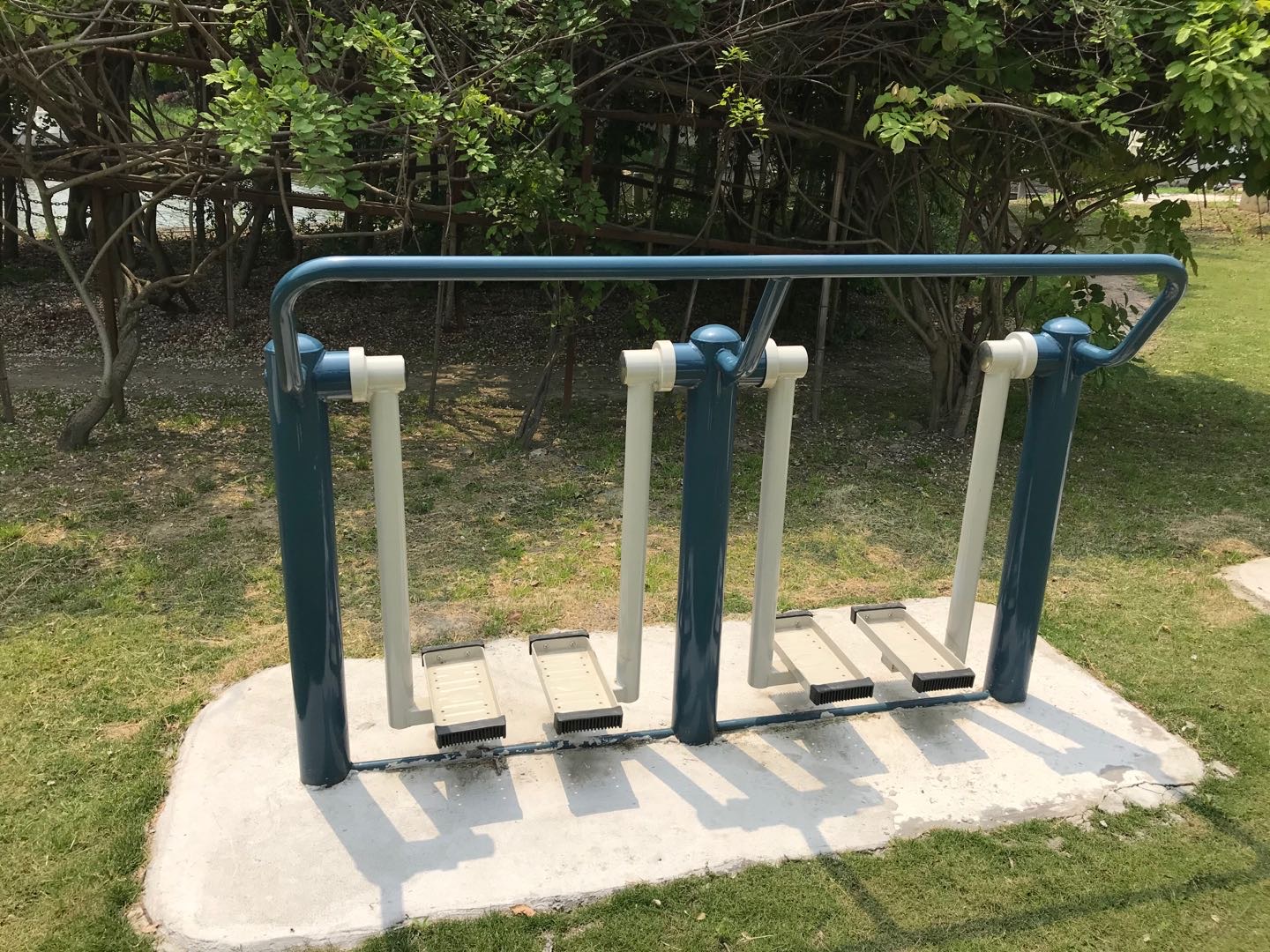二位太空漫步機