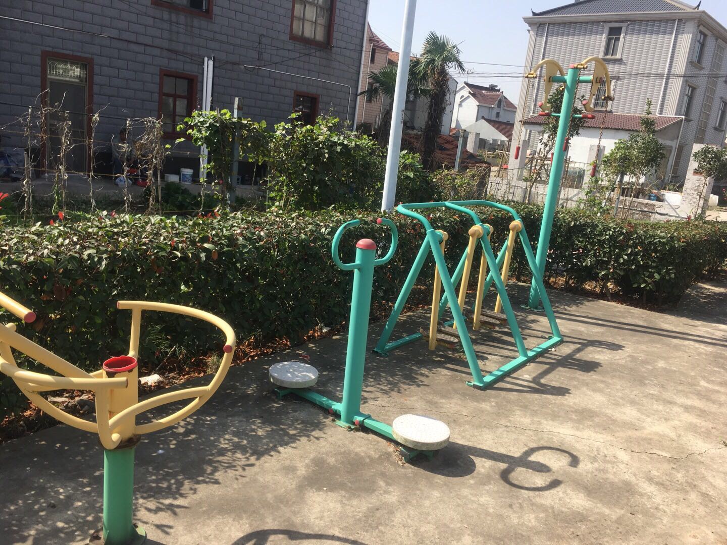 老港鎮(zhèn)牛肚村民委員會16組健身苑點