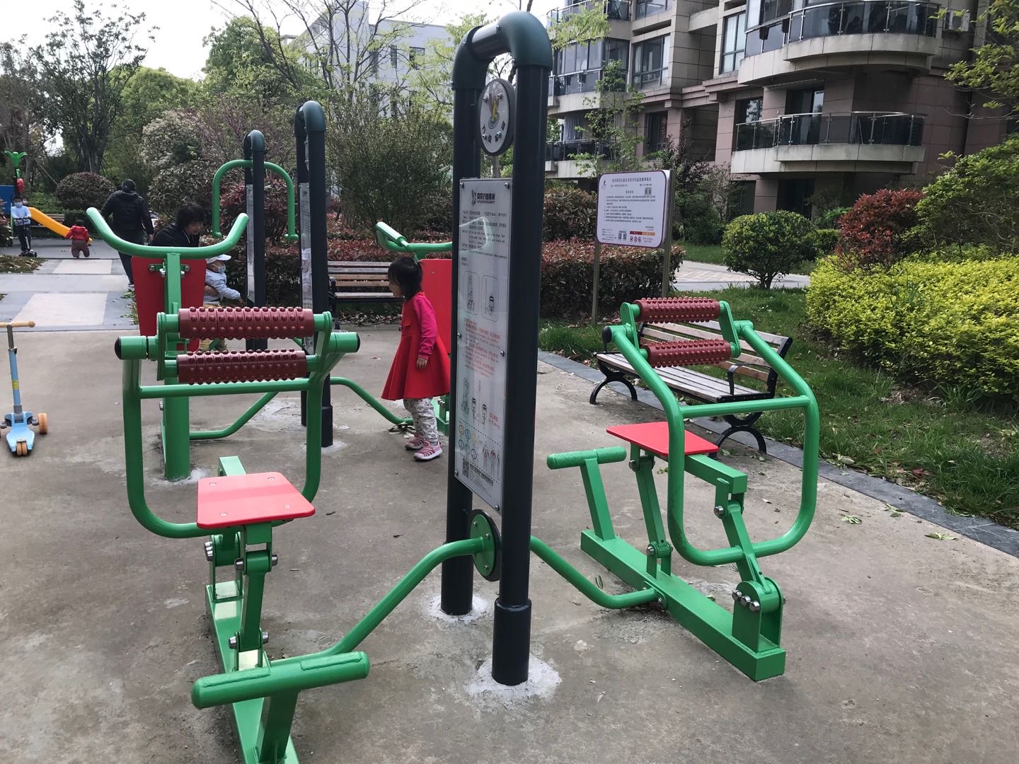 雙位背部訓練器