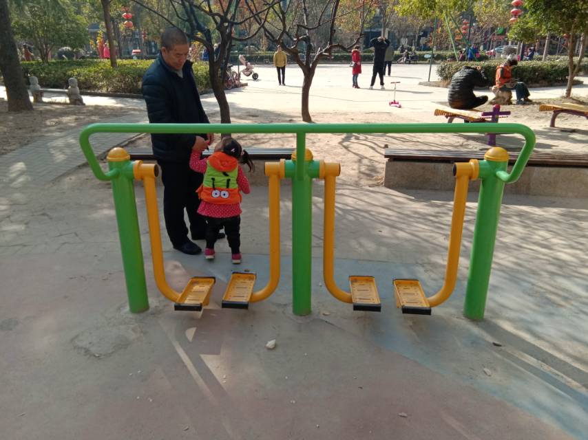 雙位太空漫步機