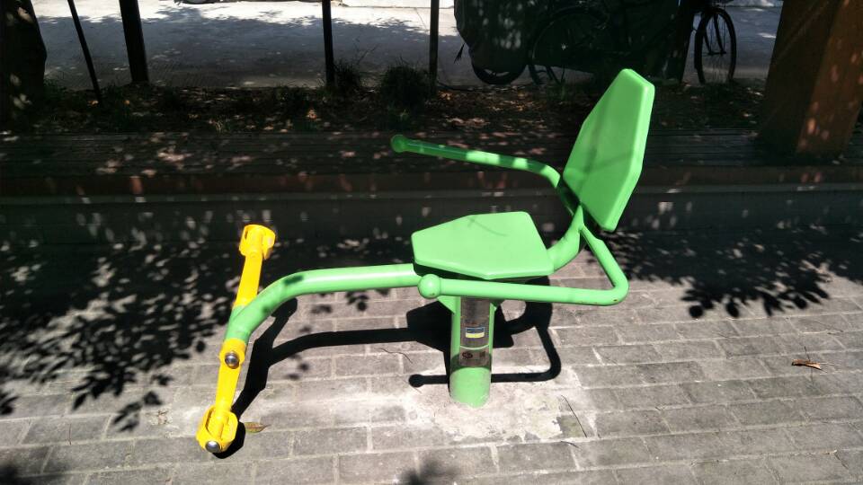 斜躺健身車